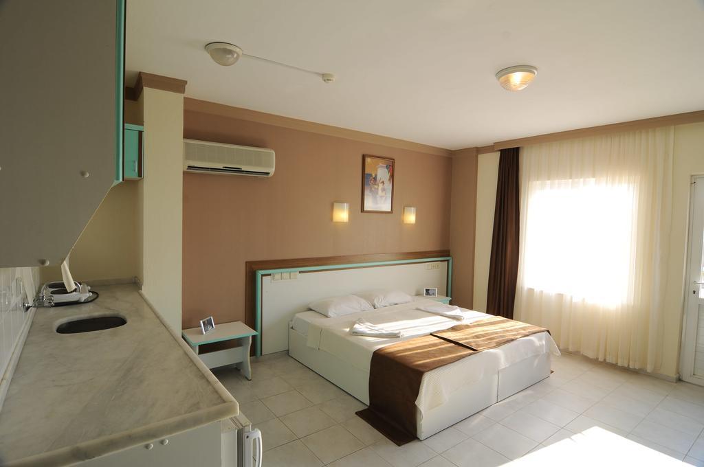 Altinbas Apart Hotel Kuşadası Buitenkant foto