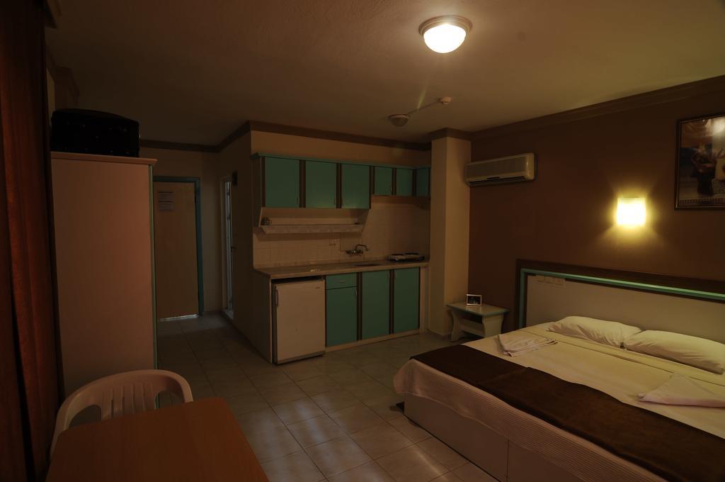 Altinbas Apart Hotel Kuşadası Buitenkant foto