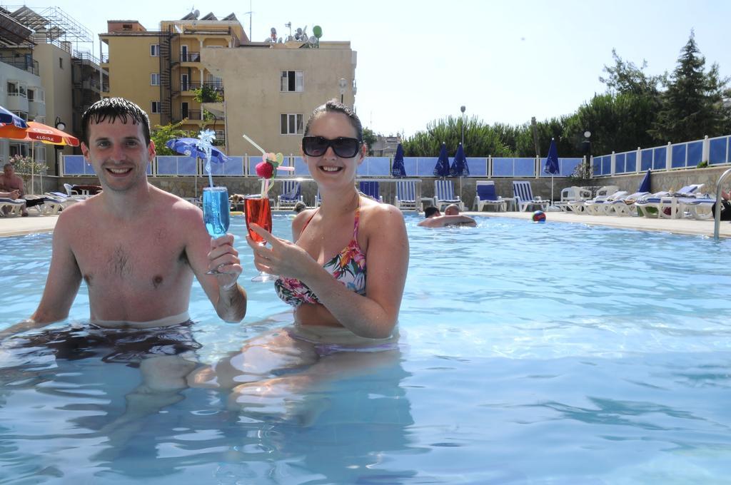 Altinbas Apart Hotel Kuşadası Kamer foto