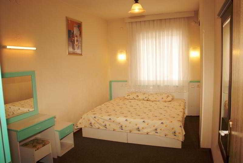 Altinbas Apart Hotel Kuşadası Buitenkant foto